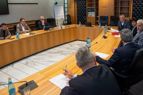 Un momento dell'incontro a Palazzo Widmann. Sul tavolo del confronto anche il costo degli alloggi in provincia di Bolzano (Foto: ASP/Fabio Brucculeri)