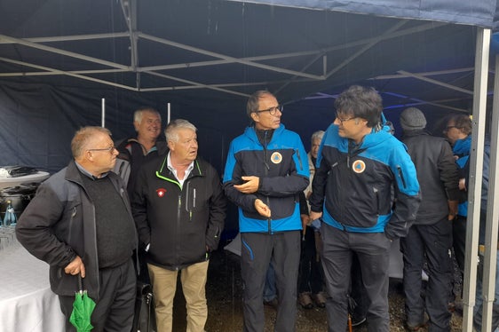 Pegelmessstelle in Stilfser Brücke feierlich ihrer Bestimmung übergeben (v.l.): Pfarrer Florian Öttl, Bürgermeister Franz Heinisch, Ressortdirektor Klaus Unterweger, Direktor des Landesamtes für Hydrologie und Stauanlagen Roberto Dinale (Foto: LPA/Maja Clara)