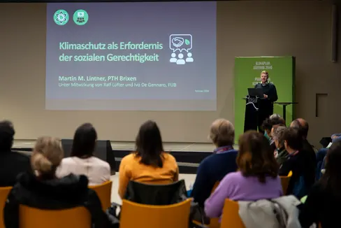 Etwas gegen die Klimaveränderungen zu unternehmen, ist ein Erfordernis der sozialen Gerechtigkeit, betonte Martin M. Lintner, Professor an der Philosophisch-Theologischen Hochschule Brixen (PTH) beim zweiten Treffen des Stakeholder Forum Klima. (Foto: LPA/Greta Stuefer)