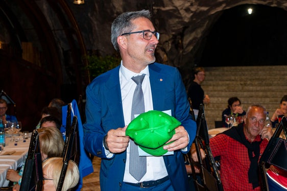 L’impegno e la passione che voi, atlete e atleti, profondete per raggiungere questi risultati ci insegnano a non mollare mai, neanche davanti alle più grandi difficoltà, ha detto il presidente Kompatscher, rivolgendosi agli Special Olympics altoatesini. (Foto: ASP/Fabio Brucculeri)