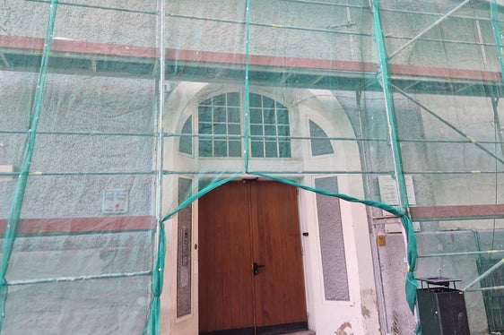 Die Restaurierung der Fassade des Blauen Hauses in der Bozner Gerbergasse ist eines der Vorhaben, die ins Programm der Instandhaltung der Landesgebäude für dieses Jahr aufgenommen wurde. (Foto: LPA/Gianluca Crocco)