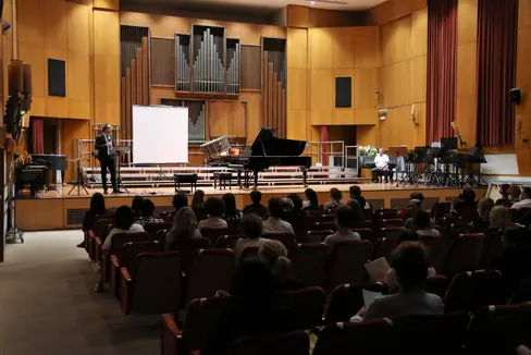 LR Achammer: Ich wünsche mir Kindergärten und Schulen, in denen nicht ideologische Auseinandersetzungen auf den Rücken der Kinder und Jugendlichen ausgetragen werden. (Foto: LPA/Peter Natter)