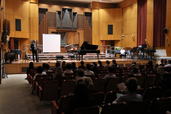 LR Achammer: Ich wünsche mir Kindergärten und Schulen, in denen nicht ideologische Auseinandersetzungen auf den Rücken der Kinder und Jugendlichen ausgetragen werden. (Foto: LPA/Peter Natter)