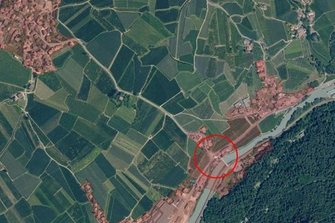 Die Landesregierung hat das Verfahren für eine Bauleitplanänderung in Partschins genehmigt: Damit wurde der erste Schritt für die Neugestaltung des Kreuzungsbereichs entlang der Staatsstraße geschaffen. (Foto: LPA)