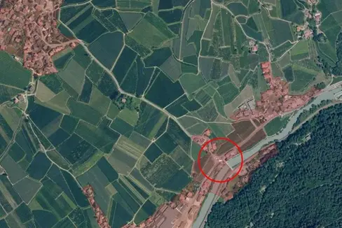 L'incrocio lungo la strada statale della Val Venosta, a Parcines, sarà risistemato e realizzata una rotatoria. Il Giunta provinciale ha avviato la procedura di modifica del Puc (Foto: ASP)