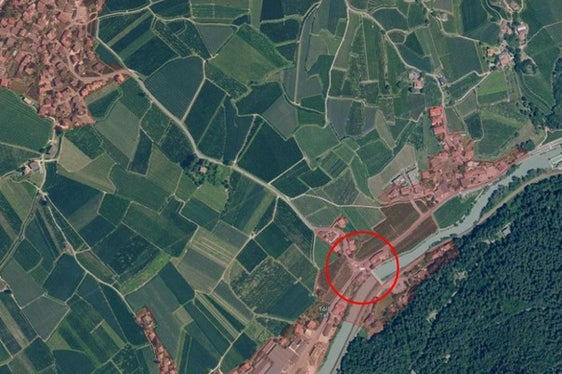 L'incrocio lungo la strada statale della Val Venosta, a Parcines, sarà risistemato e realizzata una rotatoria. Il Giunta provinciale ha avviato la procedura di modifica del Puc (Foto: ASP)