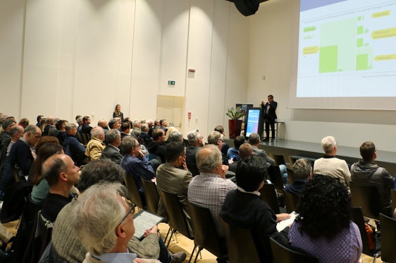 L'esperto di mobilità, Stefano Ciurnelli ha presentato diversi approcci tecnologici e strategici. (Foto: USP/Ingo Dejaco)