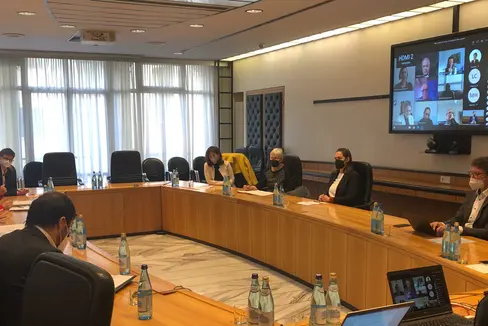 Landeshauptmann Kompatscher beim Treffen zur Vereinbarkeit von Familie und Beruf: Stabilisierung der Dienste schaffen, um den Familien mehr Planungssicherheit geben zu können. (Foto: LPA/Benedikt Werth)