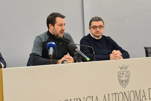 Da sinistra il presidente della Provincia autonoma di Bolzano Arno Kompatscher, il ministro dei Trasporti e delle Infrastrutture Matteo Salvini e il governatore del Trentino Maurizio Fugatti (Foto: Ufficio stampa Regione autonoma Trentino-Alto Adige/Davide Cordua)