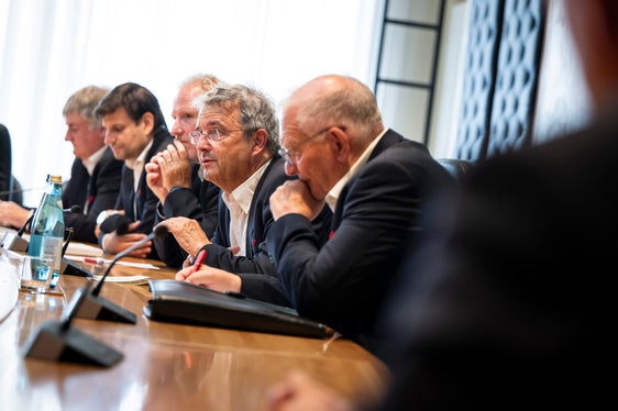 VSS-Obmann Paul Romen wies im Gespräch unter anderem auf die Wichtigkeit der guten Zusammenarbeit von Sportvereinen, Schulen und Gemeinden hin. (Foto: LPA/Fabio Brucculeri)
