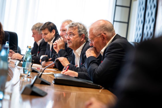 VSS-Obmann Paul Romen wies im Gespräch unter anderem auf die Wichtigkeit der guten Zusammenarbeit von Sportvereinen, Schulen und Gemeinden hin. (Foto: LPA/Fabio Brucculeri)