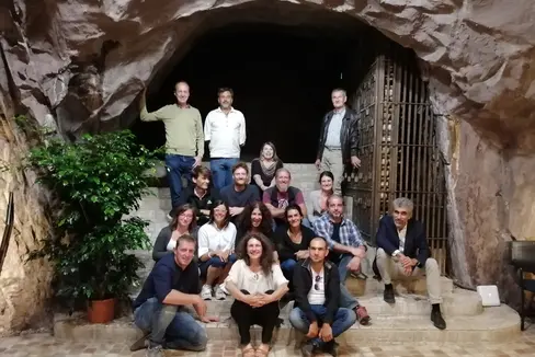 Consegna degli attestati per la qualificazione professionale per la “Coltivazione, raccolta e commercializzazione piante officinali, aromatiche e alimurgiche”, si tratta del primo gruppo a ricevere tale qualificazione (Foto: scuola professionale provinciale per la frutti-viticoltura e il giardinaggio di Laimburg).