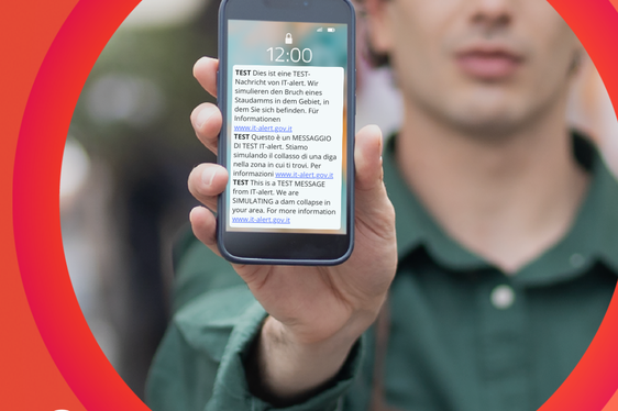 Ein lauter Signalton und eine Nachricht in drei Sprachen (Deutsch, Italienisch, Englisch) hat heute in der Mittagszeit im Pustertal alle empfangsbereiten Mobiltelefone in bestimmten Gemeinden erreicht. (Foto: LPA/Dipartimento di Protezione Civile/Landesamt für Öffentlichkeitsarbeit)