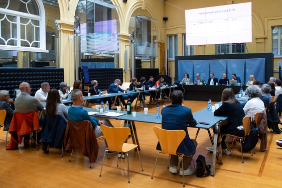 Molti progetti realizzati: l'Alto Adige è sulla buona strada per attuare effettivamente i progetti che devono essere realizzati con i fondi del FEASR entro il 2025. È questa la conclusione a cui è giunto oggi (13 giugno) a Bolzano il Comitato di sorveglianza del FEASR nella sua riunione annuale. (Foto: ASP/Fabio Brucculeri)