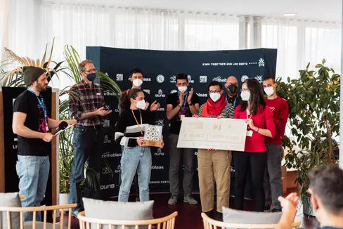 Die Game Jam-Gewinnerinnen Juliana Sauaia, Luana Silveri und Ana Luisa Menezes: Durch die Förderung des Amts für Jugendarbeit werden sie den Spieleprototyp zur Südtiroler Autonomie weiterentwickeln. Kommenden Herbst wird das Computerspiel vorgestellt. (Foto: LPA/Amt für Jugendarbeit)