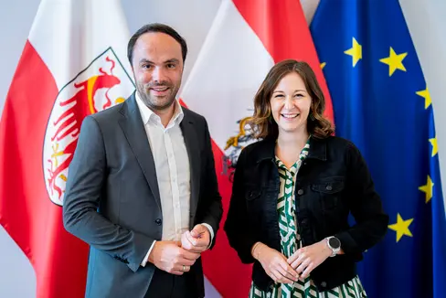 Landesrat Philipp Achammer hat in Wien die Bundesministerin für Europa, Integration und Familie Claudia Plakolm getroffen. (Foto: Bundeskanzleramt/Florian Schrötter)