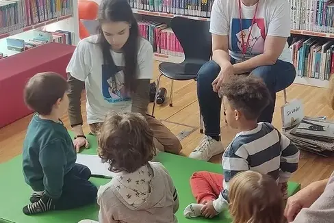 Vom 15. bis 20. November findet auch heuer wieder in Südtirol die Leseförderiniative Nati per leggere statt. (Foto: LPA/Amt für Weiterbildung, Bibliotheken und audiovisuelle Medien)