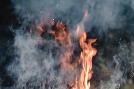 Dopo un incendio in una discarica a Trento, la Protezione civile dell'Alto Adige invita i cittadini dell’Oltradige, Bassa Atesina e di Bolzano a rimanere in casa ed a tenere le finestre chiuse (Foto: Pexels-eva-bronzini)