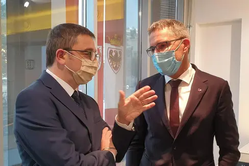 Il presidente della Provincia di Bolzano, Arno Kompastcher (dx), ed il suo omologo di Trento, Maurizio Fugatti (Foto: Regione Trentino Alto Adige))