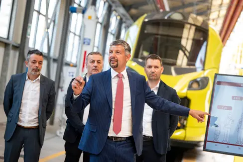 Una mobilità efficiente parte da infrastrutture sicure. Il Servizio Strade svolge ogni giorno un lavoro fondamentale per garantire collegamenti affidabili a cittadini, imprese e ospiti, in ogni stagione e in tutte le vallate dell'Alto Adige, sottolinea l'assessore Alfreider. (Foto: USP/Fabio Brucculeri)