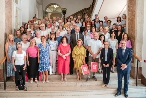 In mehreren Gruppen wurden die 250 Frauen und 141 Männer, darunter acht Führungskräfte, die in der Landesverwaltung gearbeitet haben, in den Ruhestand verabschiedet. (Foto: LPA/Bernhard Aichner)