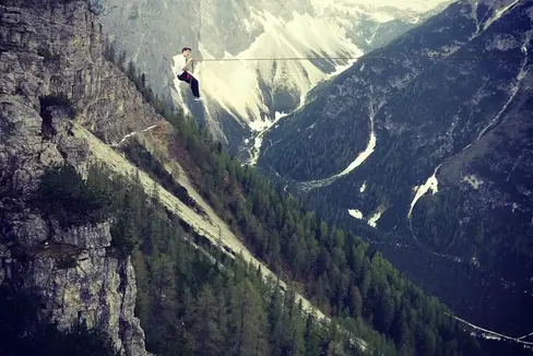 Gefahr für die Luftfahrt: Slacklines in großer Höhe sind zu melden, auch wenn sie nur kurzfristig aufgehängt werden. (Foto: Moritz Happacher)