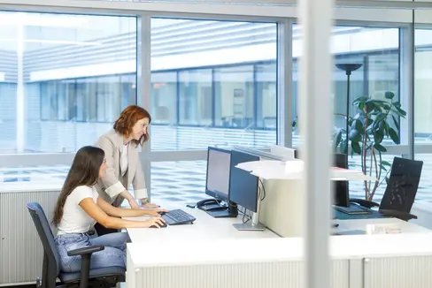 Le nuove collaboratrici e i nuovi collaboratori amministrativi e mediatori del lavoro forniranno in futuro un sostegno attivo agli uffici, alle segreterie scolastiche e alle persone in cerca di lavoro. (Foto: USP/Tiberio Sorvillo)