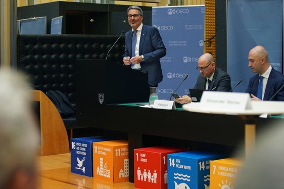 LH Kompatscher: Nur durch die Zusammenarbeit mit den verschiedenen Interessengruppen, nur durch eine gemeinsame Anstrengung können wir unsere Ziele erreichen. Die nachhaltige Entwicklung ist unsere wichtigste gemeinsame Aufgabe. (Foto: LPA/Fabio Brucculeri)