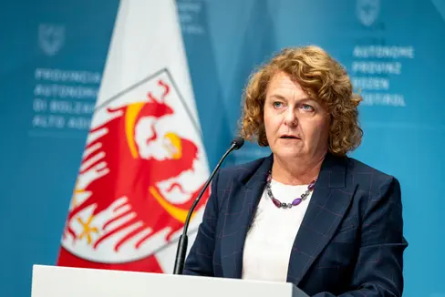 La casa delle opportunità intende colmare le lacune esistenti, ad esempio nel settore degli alloggi di transizione per le donne, per offrire misure di protezione e sostegno.”, ha sottolineato l'assessora provinciale alla Coesione sociale, Famiglia e Volontariato, Rosmarie Pamer. (Foto: USP/Fabio Brucculeri)