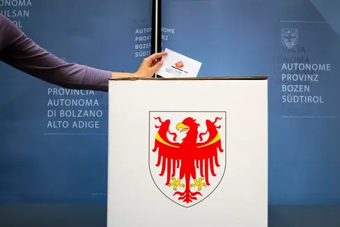 Alle 11 si registra un'affluenza ai seggi del 18,4% degli aventi diritto alle elezioni per il rinnovo del Consiglio provinciale di Bolzano. Nel 2018 aveva votato il 19,5% degli elettori (Foto: ASP)