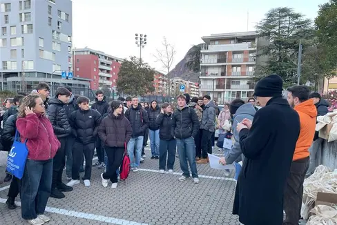 In partenza per Verona. Circa 300 studentesse e studenti delle scuole italiane della provincia di Bolzano hanno visitato nei giorni scorsi i padiglioni di Job&Orienta, la rassegna più importante dell’orientamento post diploma del Nord Italia. (Foto: USP)