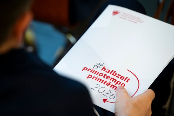 Nel quadro del suo bilancio di metà mandato #primotempo, l’assessore Peter Brunner ha illustrato numerosi progetti chiave nei settori dello sviluppo del territorio, dell’ambiente e dell’energia, nonché dello sport, che sono stati realizzati nei primi due anni e mezzo del suo mandato. (Foto: USP/Fabio Brucculeri)
