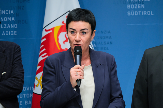 Für Landesrätin Mair handelt es sich bei Investitionen in die IT-Sicherheit um strategische Investitionen. (Foto: LPA/Lukas Forer)