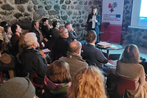 Abteilungsdirektorin Martha Gärber bezeichnete das New European Bauhaus als Teil der Bestrebungen, Europa grüner und lebenswerter für die zukünftigen Generationen zu gestalten. (Foto: Euregio/Armin Gluderer)