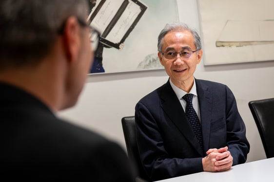 Landeshauptmann Arno Kompatscher (von links) und der Generalkonsul Japans in Mailand, Kobayashi Toshiaki, sprachen über die Expo Osaka-Kansai. (Foto: LPA/Fabio Brucculeri)