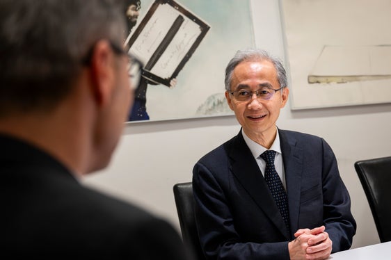 Landeshauptmann Arno Kompatscher (von links) und der Generalkonsul Japans in Mailand, Kobayashi Toshiaki, sprachen über die Expo Osaka-Kansai. (Foto: LPA/Fabio Brucculeri)
