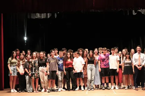 Nell'affollata cornice del teatro Coseri di Laives si è tenuto oggi la festa della Scuola italiana, alla presenza dell’assessore provinciale alla Formazione e Istruzione italiana Giuliano Vettorato e del Sovrintendente scolastico Vincenzo Gullotta. (Foto: ASP/Gianluca Crocco)