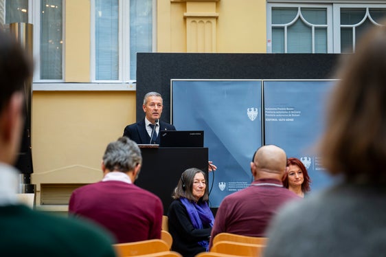 Come ha sottolineato l'assessore provinciale alla Protezione dell’ambiente, della natura e del clima Peter Brunner, è responsabilità di ciascuno agire in modo da preservare le risorse: Lo spreco non è solo un problema etico e sociale, ma grava anche sul nostro ambiente. (Foto: LPA/Fabio Brucculeri)