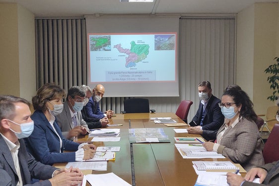 Presidenza Comitato di coordinamento e indirizzo Parco nazionale Stelvio e Piano e Regolamento di gestione temi incontro ieri (3 novembre) a Roma fra assessora Maria Hochgruber Kuenzer (2. A sx) e la sottosegretaria al Ministero della Transizione Ecologica Ilaria Fontana (2. a dx). (Foto: ASP/Marcella Morandini)