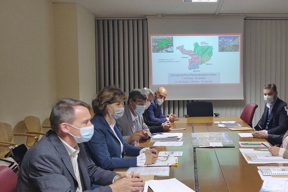 Presidenza Comitato di coordinamento e indirizzo Parco nazionale Stelvio e Piano e Regolamento di gestione temi incontro ieri (3 novembre) a Roma fra assessora Maria Hochgruber Kuenzer (2. A sx) e la sottosegretaria al Ministero della Transizione Ecologica Ilaria Fontana (2. a dx). (Foto: ASP/Marcella Morandini)