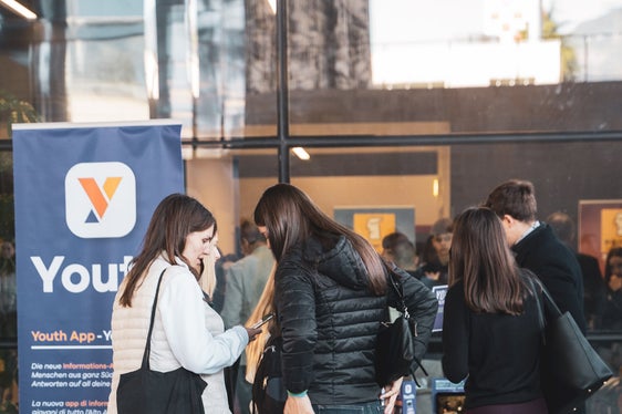 In der Youth App stehen nun Infobeiträge und Videos zu den behandelten Themen kostenlos zur Verfügung, von Budgetplanung über rechtliche Rahmenbedingungen bis hin zu Tipps für Marketing und Social Media. (Foto: LPA/Landesamt für Jugendarbeit/Youth Info)