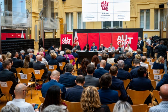 Am 5. September feiert Südtirol alljährlich den Abschluss des Pariser Vertrages von 1946. Im Innenhof des Palais Widmann fand die Tagung über Autonomie im Zeitalter der Digitalisierung statt. (Foto: LPA/Fabio Brucculeri)