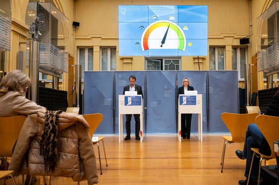 Continua a crescere il numero di lavoratori dipendenti in Alto Adige, ma meno rispetto al passato e con differenze tra i settori economici e gruppi di dipendenti: è quanto emerge dal Rapporto sul mercato del lavoro in provincia di Bolzano per il periodo maggio-ottobre 2024, presentato dall’assessora al Lavoro Magdalena Amhof e dal direttore del Servizio Mercato del Lavoro Stefan Luther. (Foto: USP/Fabio Brucculeri)