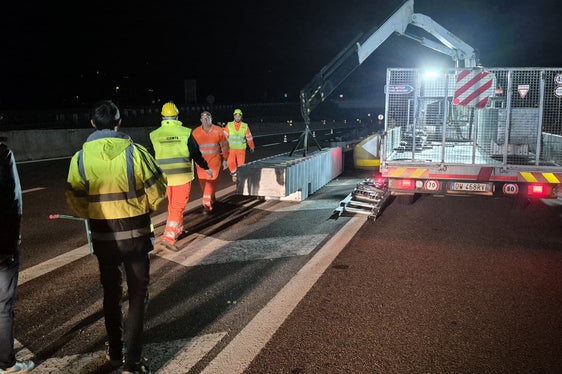 Il Servizio strade ha completato l’installazione dei nuovi attenuatori d’urto in corrispondenza delle uscite della superstrada MeBo in direzione nord e, parzialmente, anche in direzione sud. (Foto: USP/Alberto Lenisa)