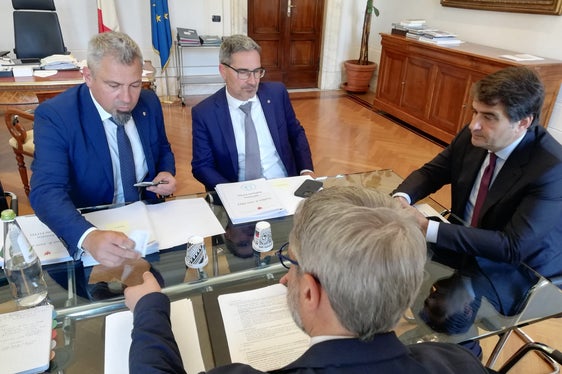 Das heutige Treffen in Rom (v.l.) Generaldirektor Steiner, Landeshautmann Kompatscher und Minister Fitto (Foto: Europaministerium)