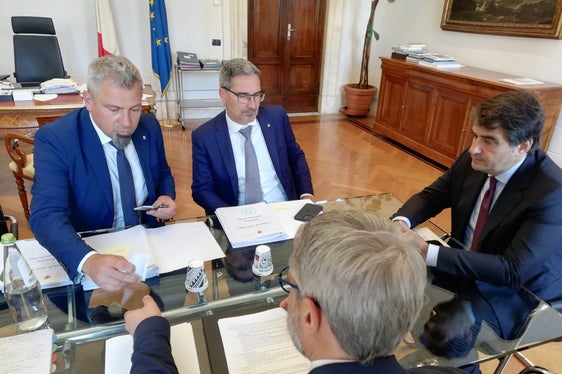 L'incontro di oggi a Roma: da sinistra il direttore generale Steiner, il presidente Kompatscher e il ministro Fitto (Foto: Ministero degli Affari europei)