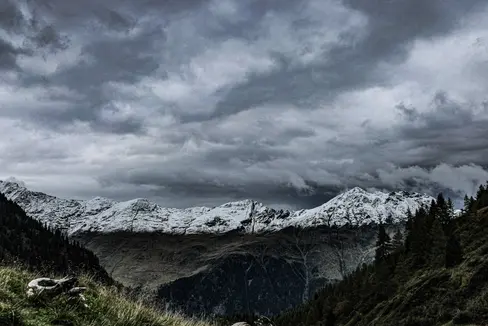 Immagine del mese settembre 2025: la prima neve è visibile in val Ridanna. (Foto: USP/Martin Geier)
