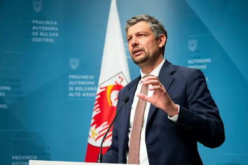 Le mantignimënt dles pices scores tles valades é fondamental por le dagní de nosta comunité ladina. Les scores ne pita nia ma na oferta tan co unica, mo ares fej plü sterch ince le marcé dl laur te valada y ares contribuësc al svilup, ala vita dla comunité y ala vitalité di paisc ladins - insciö le Vizepresidënt y Assessur por la scora y cultura ladina Daniel Alfreider. (Foto: USP/Fabio Brucculeri)