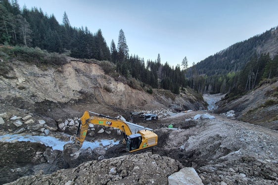 La costruzione di queste briglie, nel Comune di Braies, è di fondamentale importanza per la protezione a lungo termine dell'area di insediamento e per il miglioramento della protezione dalle piene. (Foto: USP/Ufficio Sistemazione bacini montani est/Michael Baumgartner)