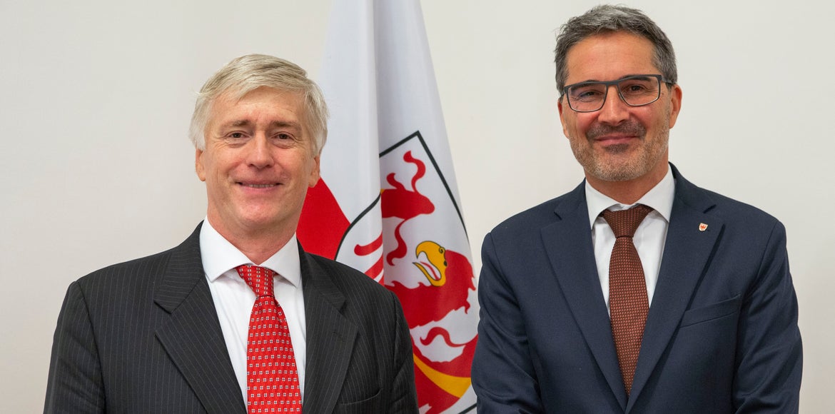 Sottolineata la funzione di tutela dell'Austria per l'Autonomia dell'Alto Adige. (da sinistra) Il direttore del Dipartimento per l'Alto Adige ed il Sud Europa del Ministero degli Affari Esteri austriaco, Karl Prummer, ed il presidente Arno Kompatscher (Foto: ASP/F. Brucculeri)